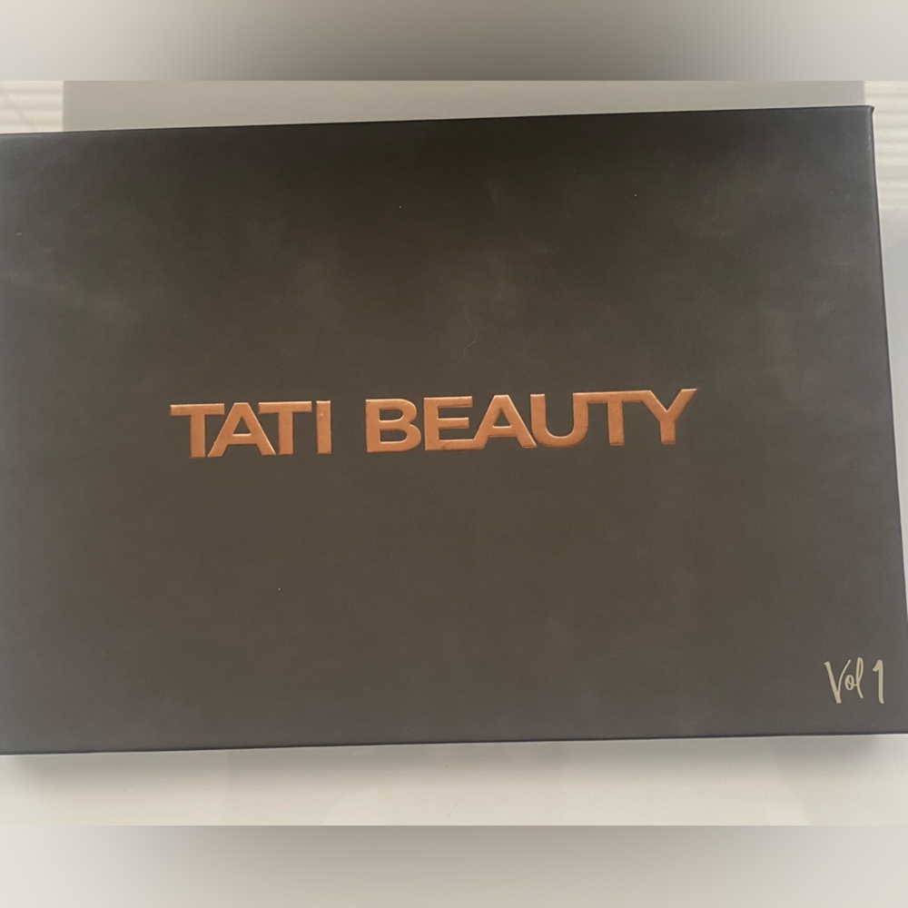Tati Beauty genuine shadow pallet